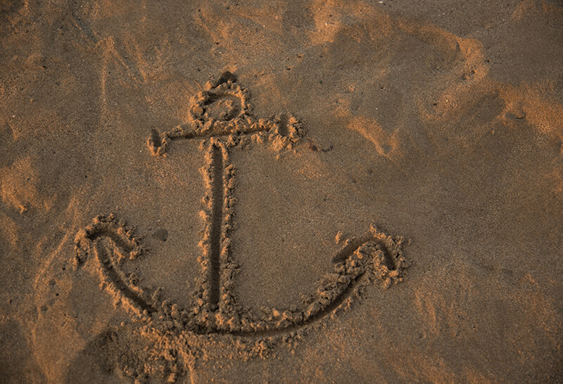 Anker gezeichnet im Sand